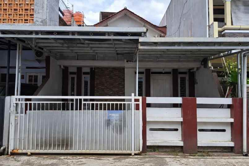 dijual rumah komplek pratista sayap