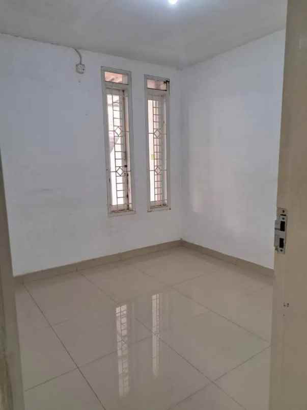 dijual rumah komplek pratista sayap