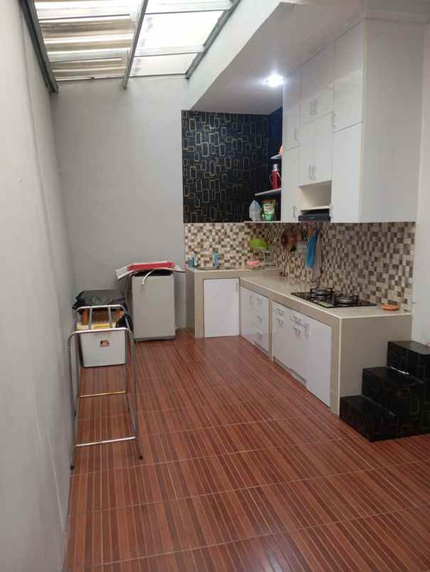 dijual rumah komplek sariwangi