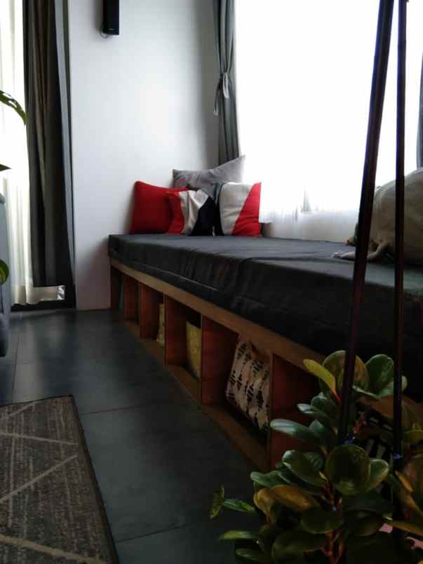 dijual rumah komplek sariwangi