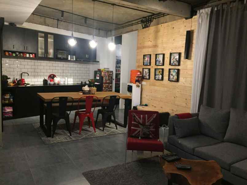 dijual rumah komplek sariwangi