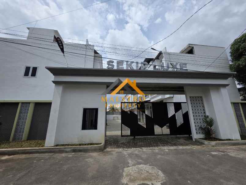 dijual rumah komplek sekip luxe jalan