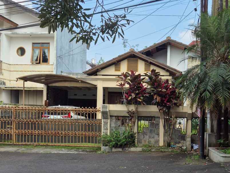 dijual rumah komplek setrasari pasteur