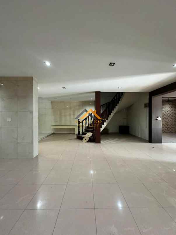 dijual rumah komplek taman timor raya