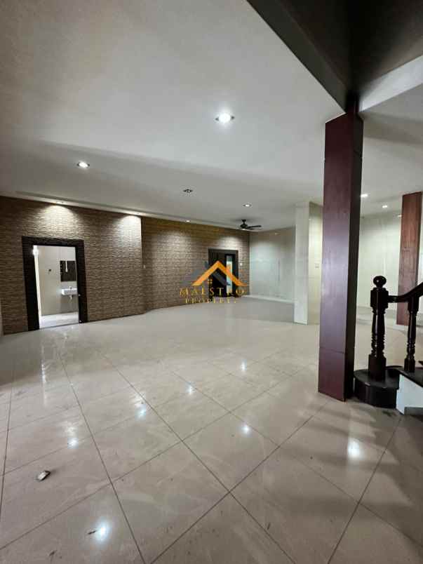 dijual rumah komplek taman timor raya