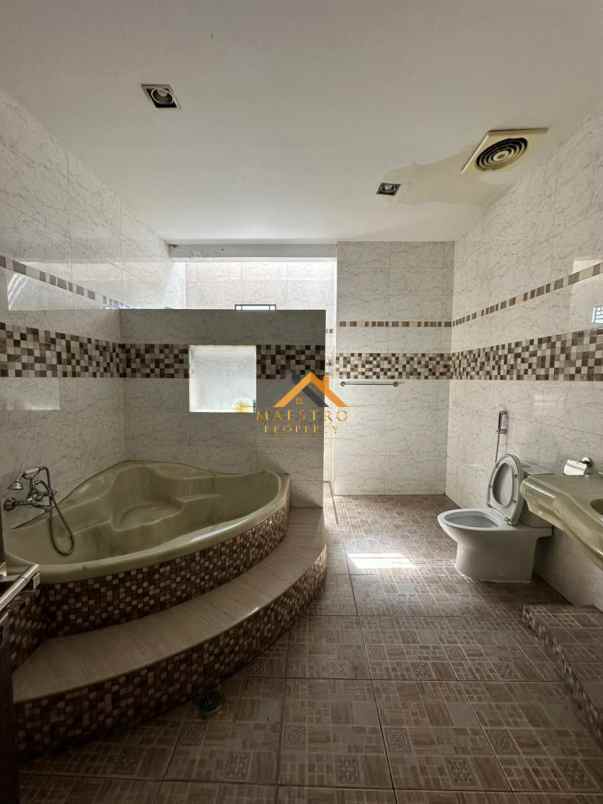 dijual rumah komplek taman timor raya