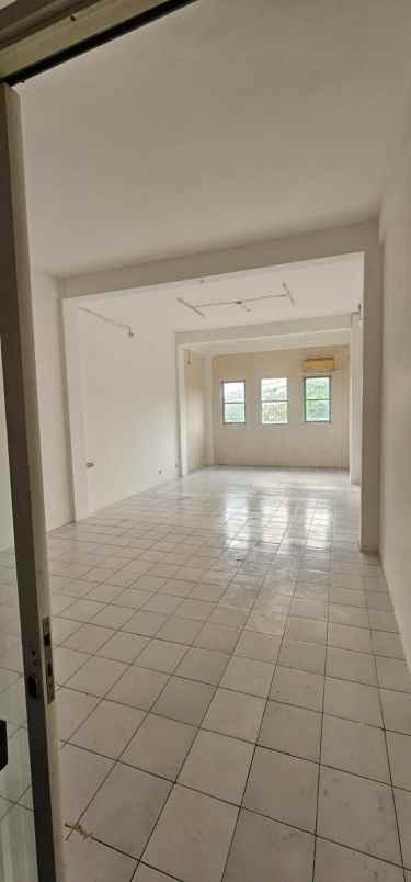 dijual rumah landmark kayoon embong