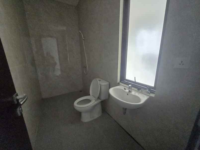 dijual rumah lavon swan city cluster