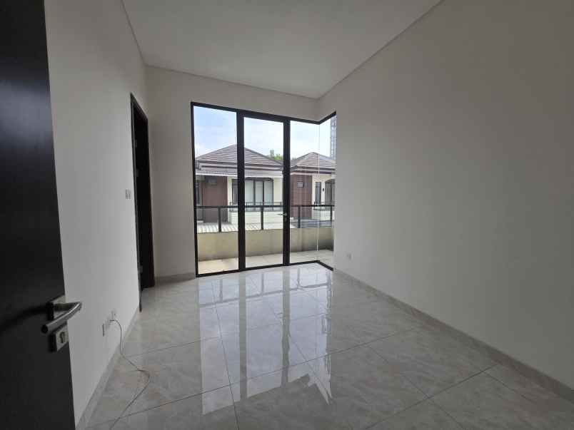 dijual rumah lavon swan city cluster