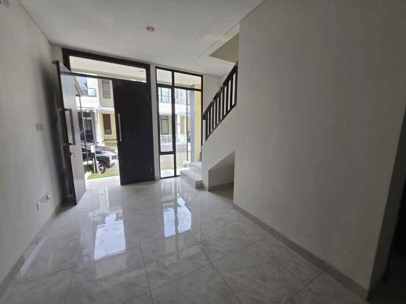 dijual rumah lavon swan city cluster