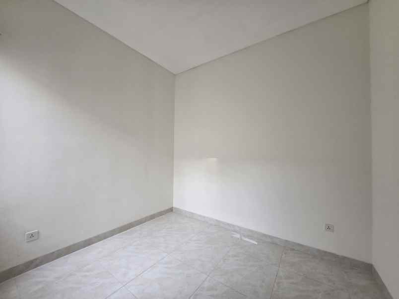 dijual rumah lavon swan city cluster