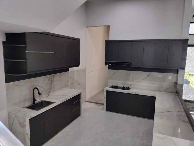 dijual rumah lokasi perumahan araya golf malang