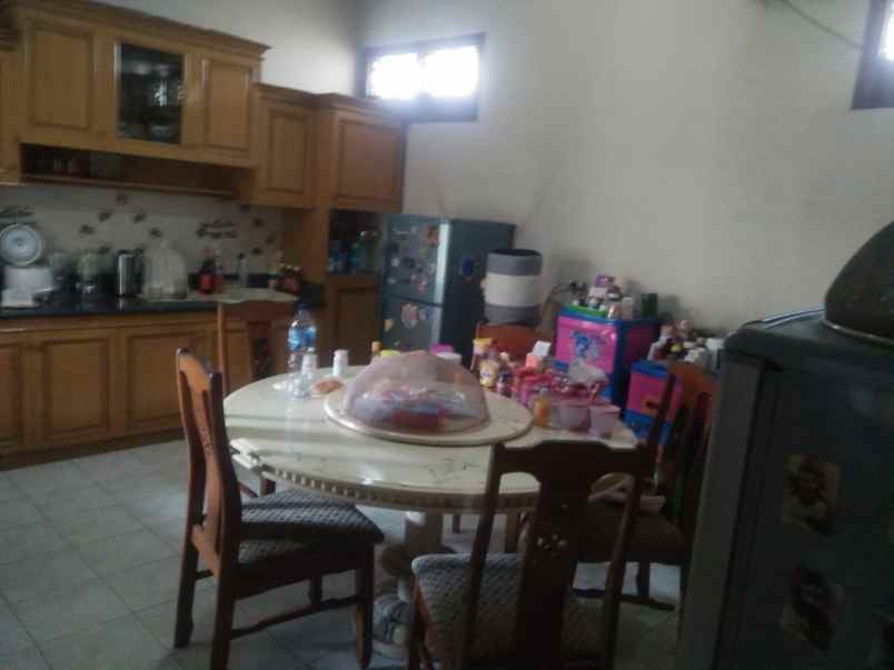 dijual rumah luas strategis di buah batu bandung