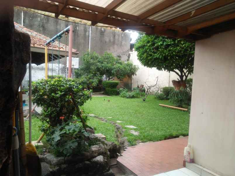 dijual rumah luas strategis di buah batu bandung