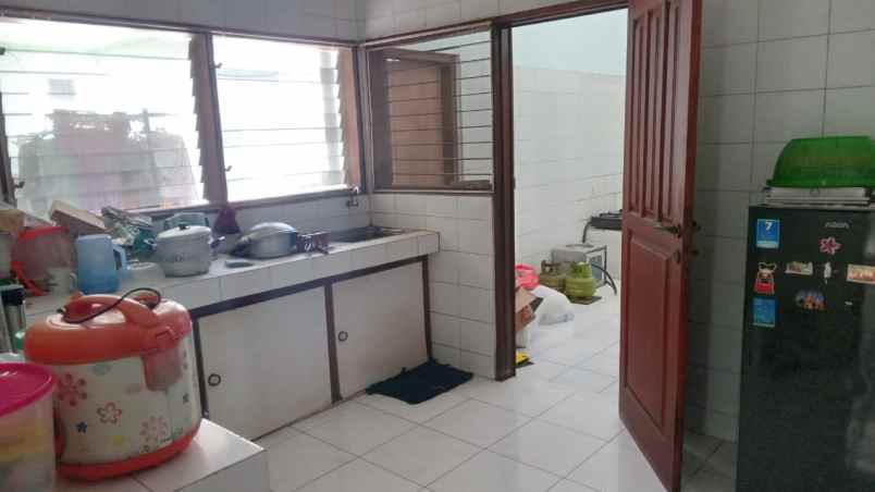 dijual rumah manyar