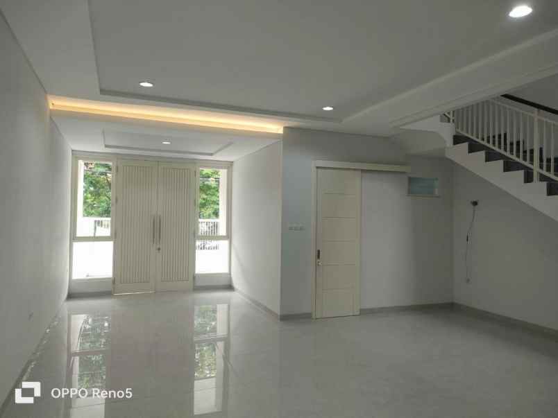 dijual rumah manyar tirtoyoso