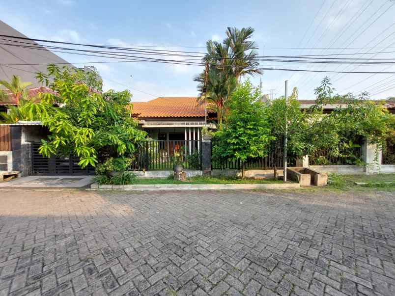 dijual rumah manyar tirtoyoso