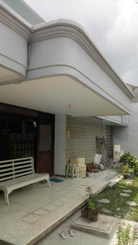 dijual rumah manyar tirtoyoso