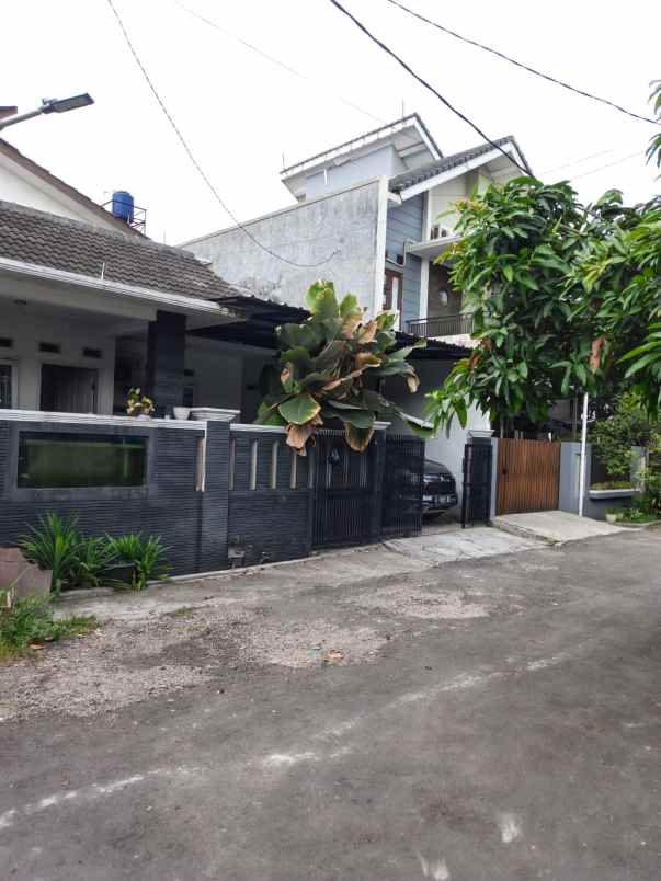 dijual rumah margahayu raya