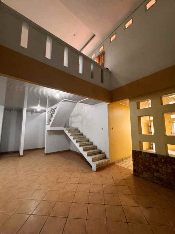 dijual rumah margahayu raya