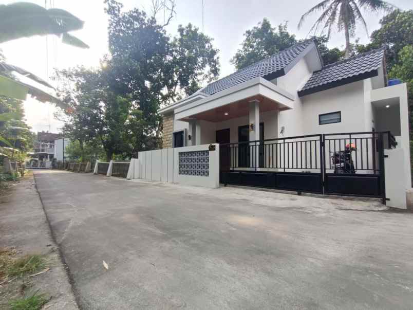 dijual rumah margokaton