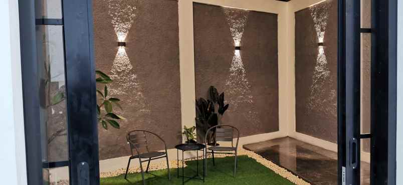 dijual rumah meruyung