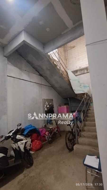 dijual rumah meruyung