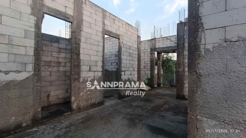dijual rumah meruyung