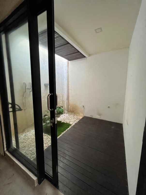 dijual rumah meruyung limo depok