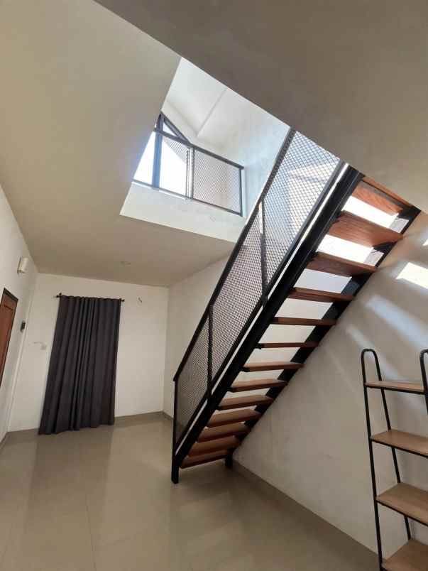 dijual rumah meruyung limo depok