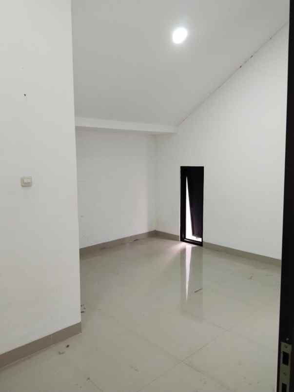 dijual rumah meruyung limo depok