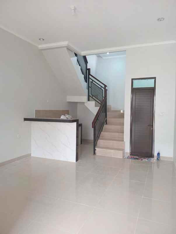 dijual rumah metro margahayu