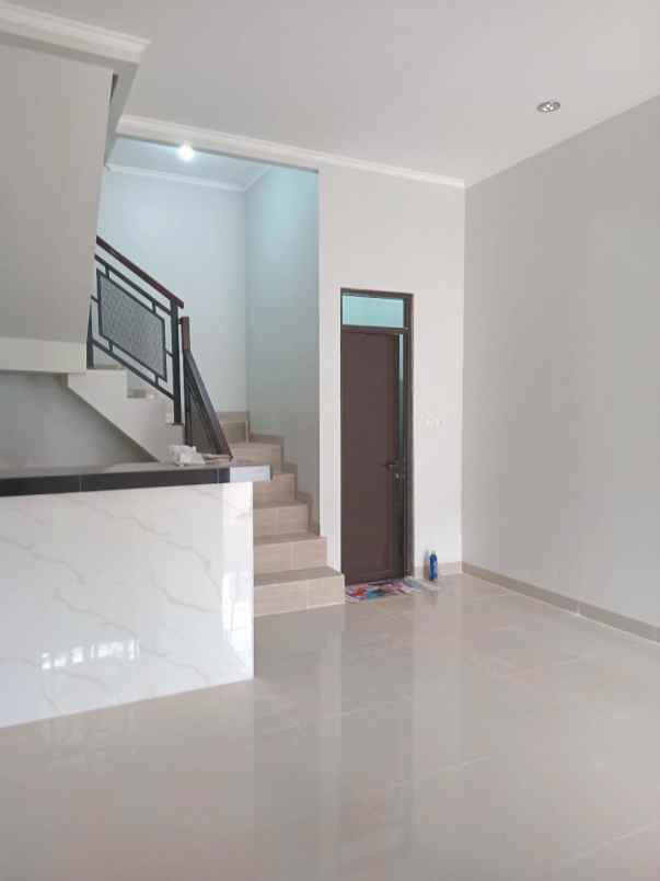 dijual rumah metro margahayu