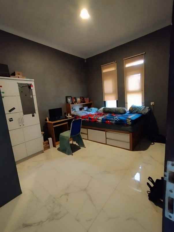 dijual rumah mewah komplek pharmindo cibeureum