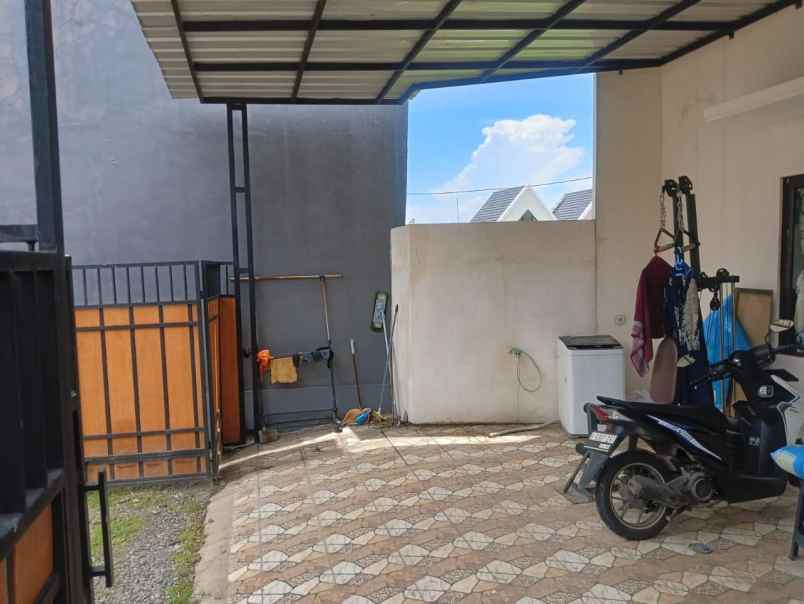 dijual rumah mezzanine kitchen set