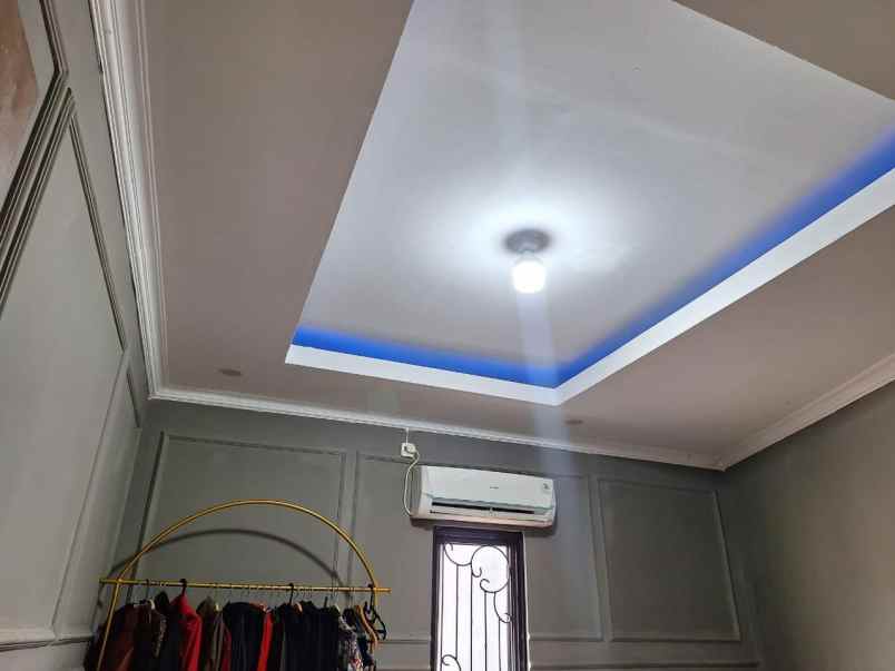 dijual rumah mezzanine kitchen set