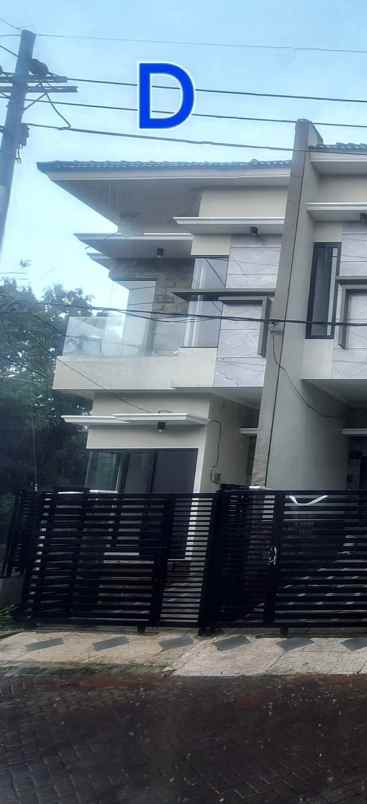 dijual rumah mulyosari prima