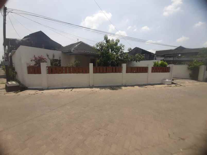dijual rumah nogotirto