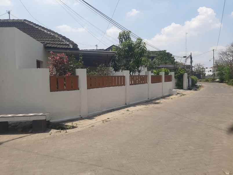 dijual rumah nogotirto