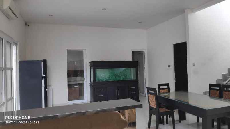 dijual rumah pakuwon city