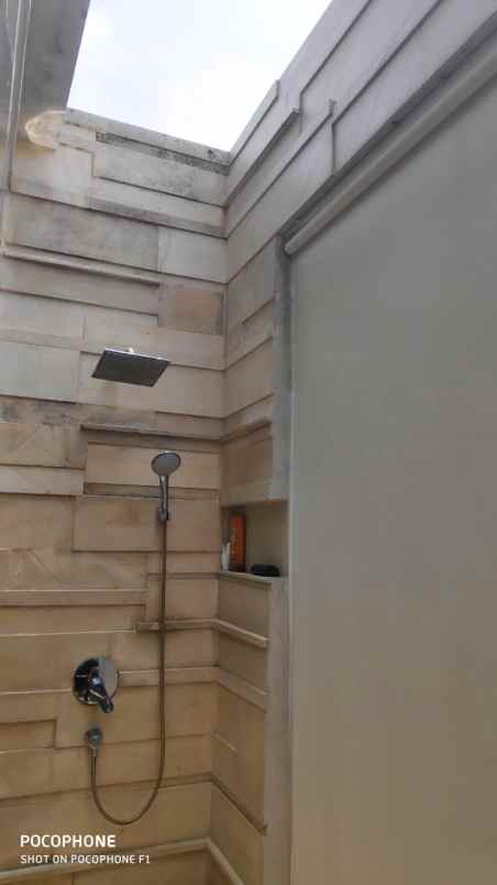 dijual rumah pakuwon city