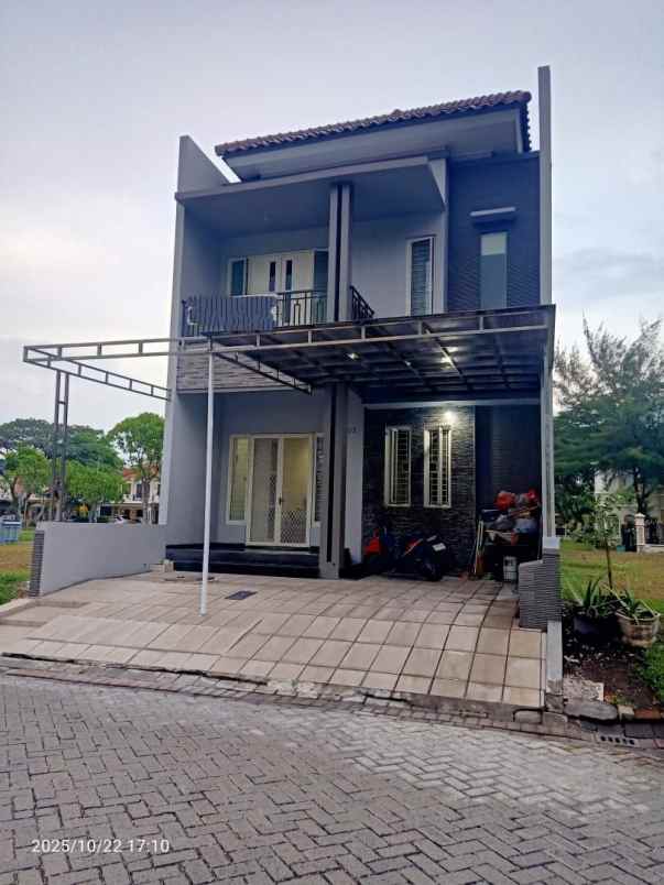 dijual rumah pakuwon city