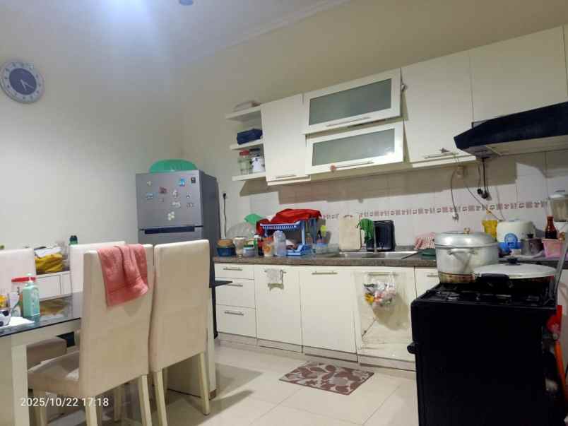dijual rumah pakuwon city