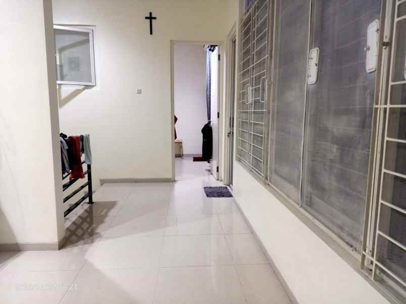 dijual rumah pakuwon city