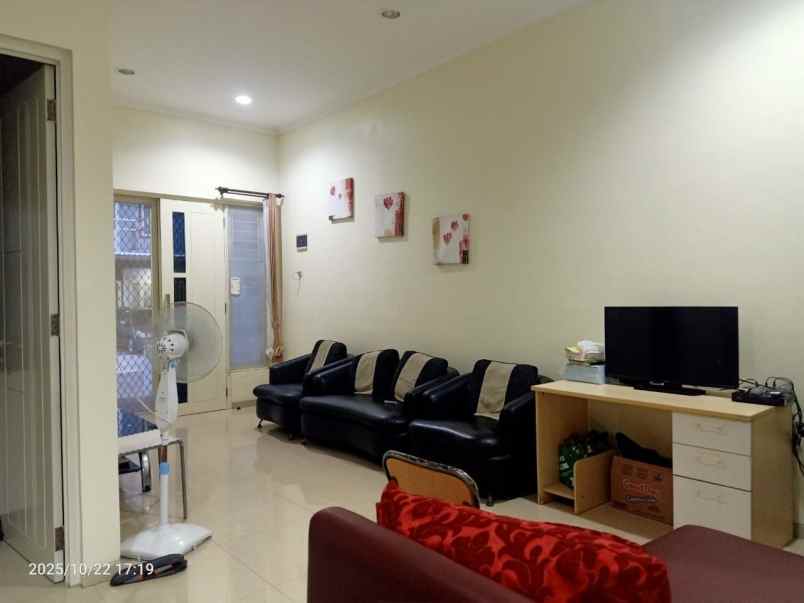 dijual rumah pakuwon city