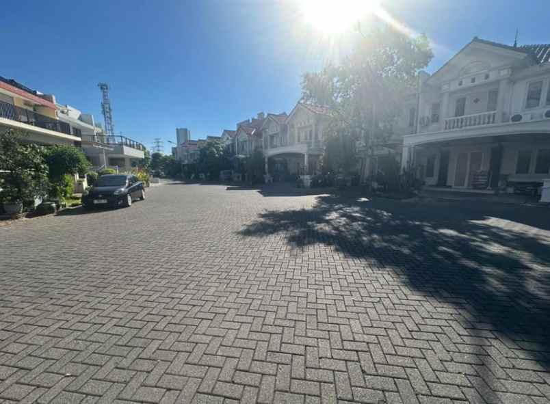 dijual rumah pakuwon city sorento