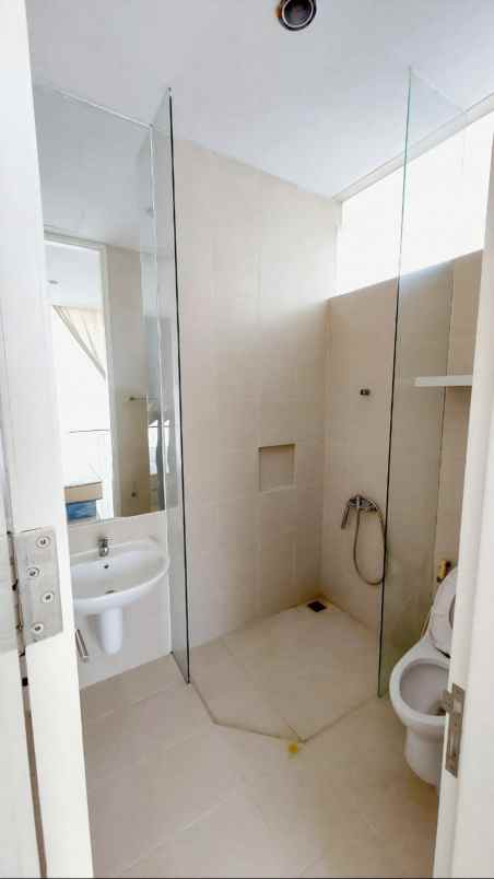 dijual rumah pakuwon indah cluster the