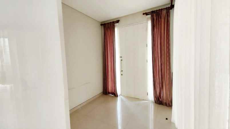 dijual rumah pakuwon indah cluster the