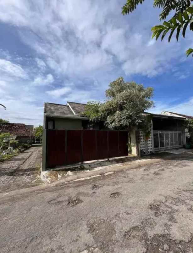dijual rumah pamella 7