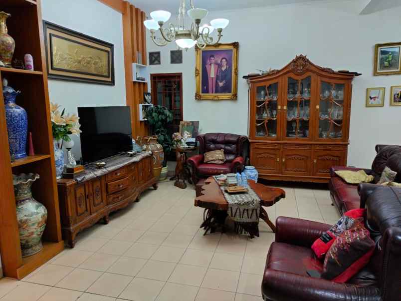 dijual rumah pancoran mas